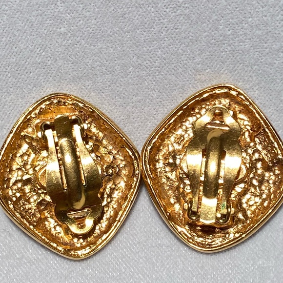 CHANEL blue gripoix vintage earrings - Picture 5 of 9